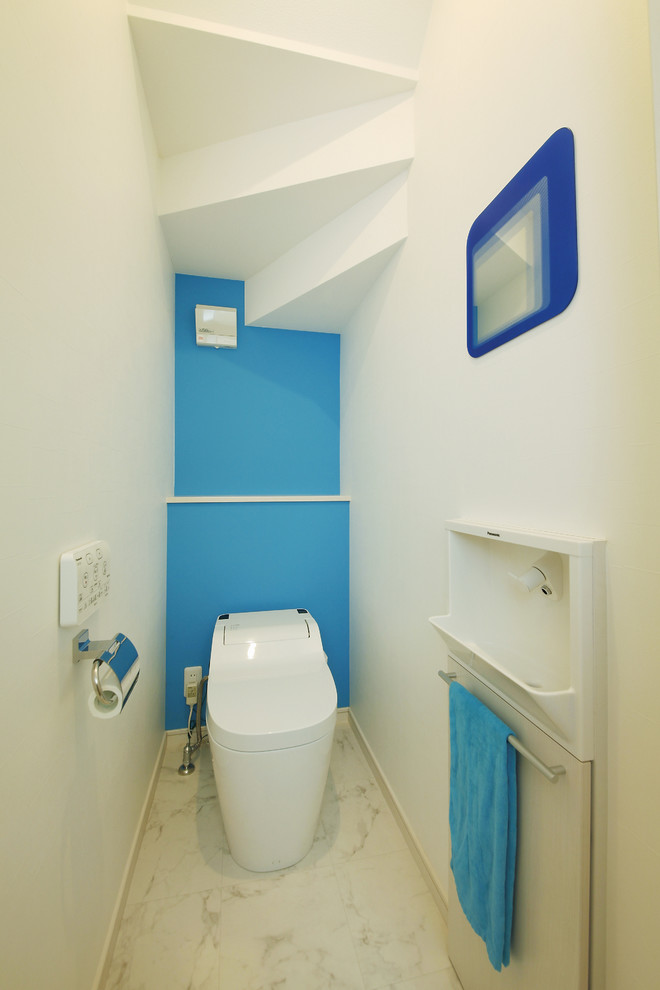 横浜にあるトランジショナルスタイルのおしゃれなトイレ・洗面所の写真