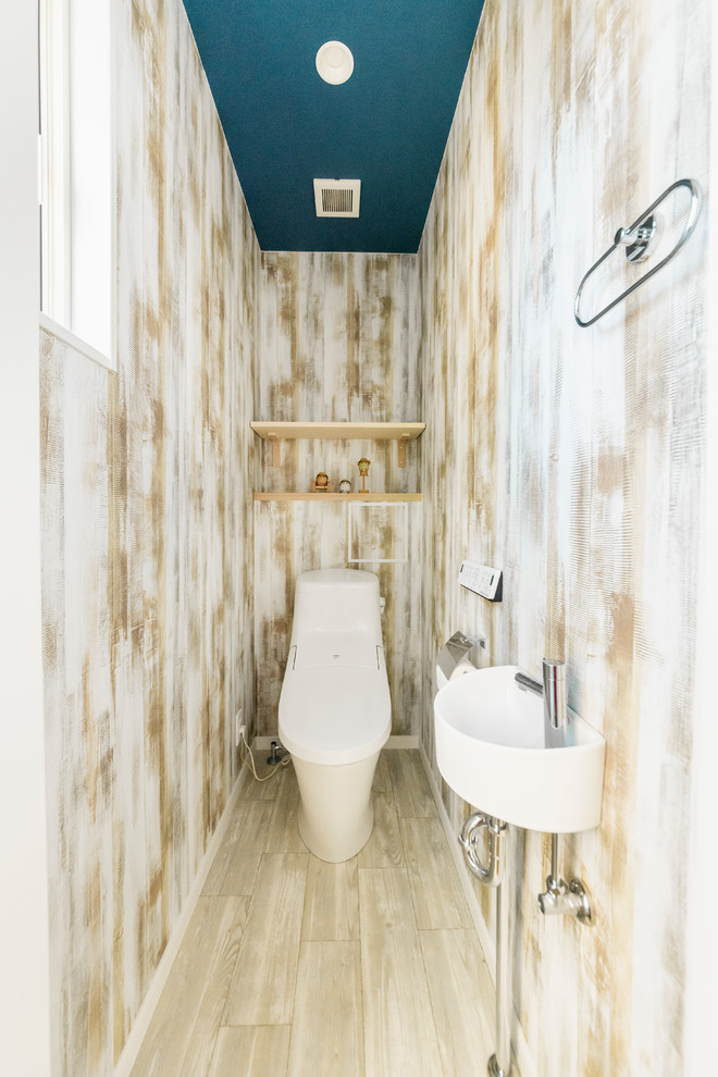 他の地域にあるインダストリアルスタイルのおしゃれなトイレ・洗面所 (白い洗面カウンター) の写真