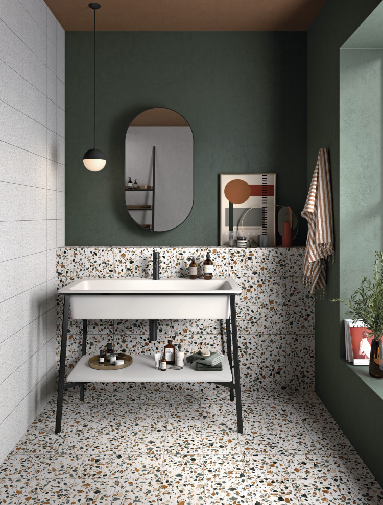 На фото: туалет в современном стиле с разноцветной плиткой, керамической плиткой, разноцветными стенами, полом из керамической плитки и разноцветным полом