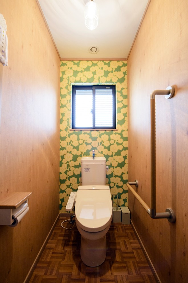 東京都下にあるミッドセンチュリースタイルのおしゃれなトイレ・洗面所の写真