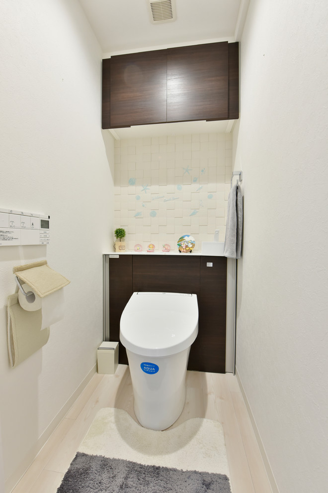 東京23区にあるモダンスタイルのおしゃれなトイレ・洗面所の写真