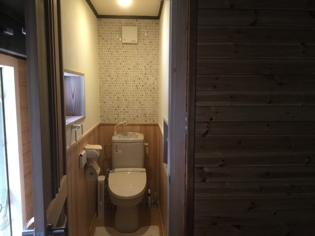 Cette photo montre un WC et toilettes asiatique.