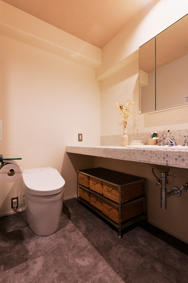 東京23区にあるコンテンポラリースタイルのおしゃれなトイレ・洗面所の写真