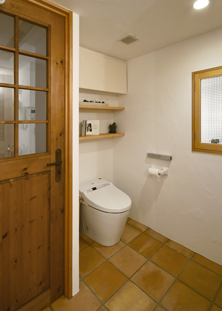 Design ideas for a contemporary cloakroom in Tokyo.