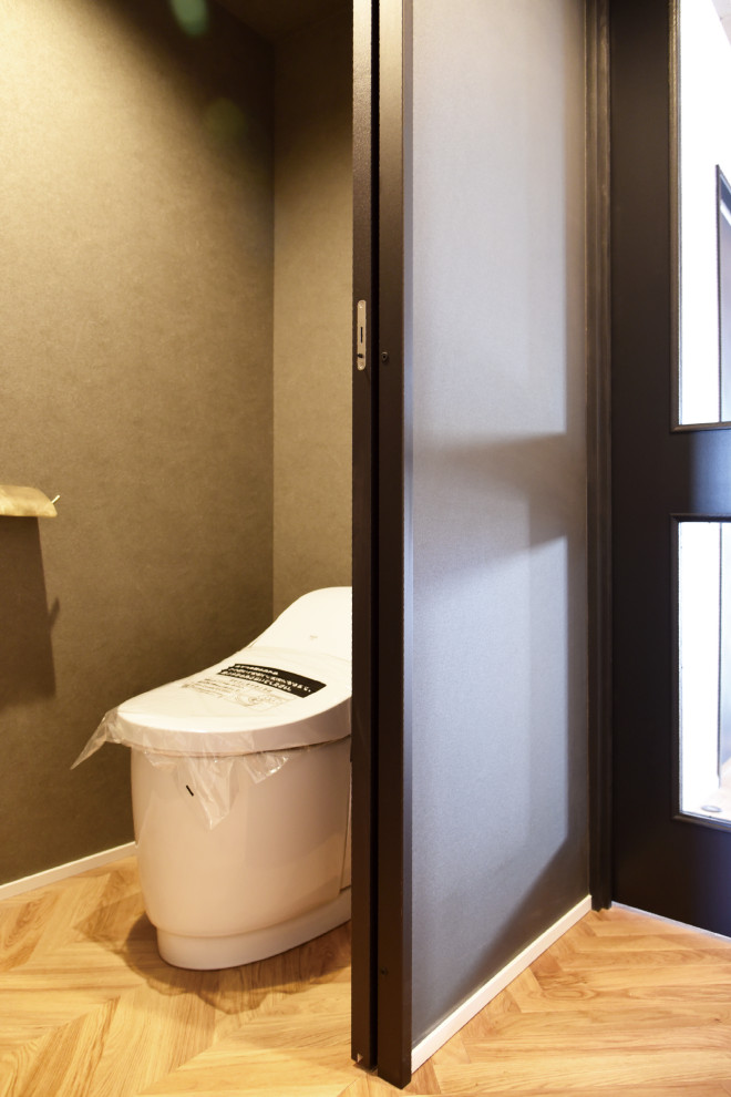 福岡にあるインダストリアルスタイルのおしゃれなトイレ・洗面所の写真