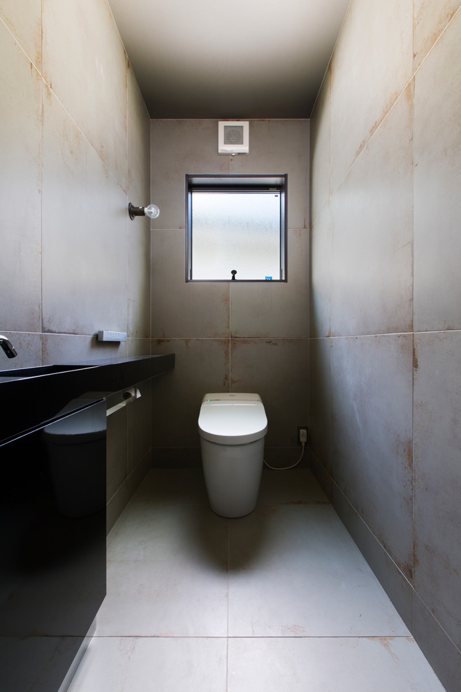 名古屋にあるインダストリアルスタイルのおしゃれなトイレ・洗面所の写真