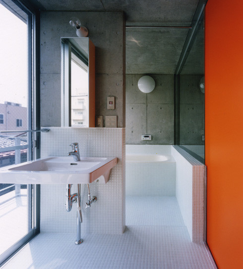 Example of a powder room design in Tokyo