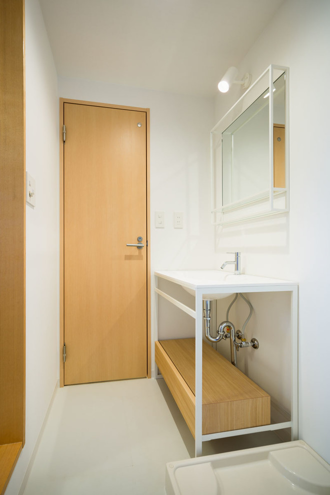Immagine di un bagno di servizio moderno con lavabo a consolle
