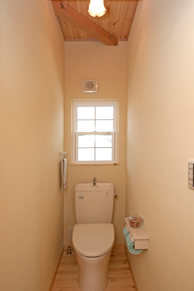 他の地域にあるトラディショナルスタイルのおしゃれなトイレ・洗面所の写真