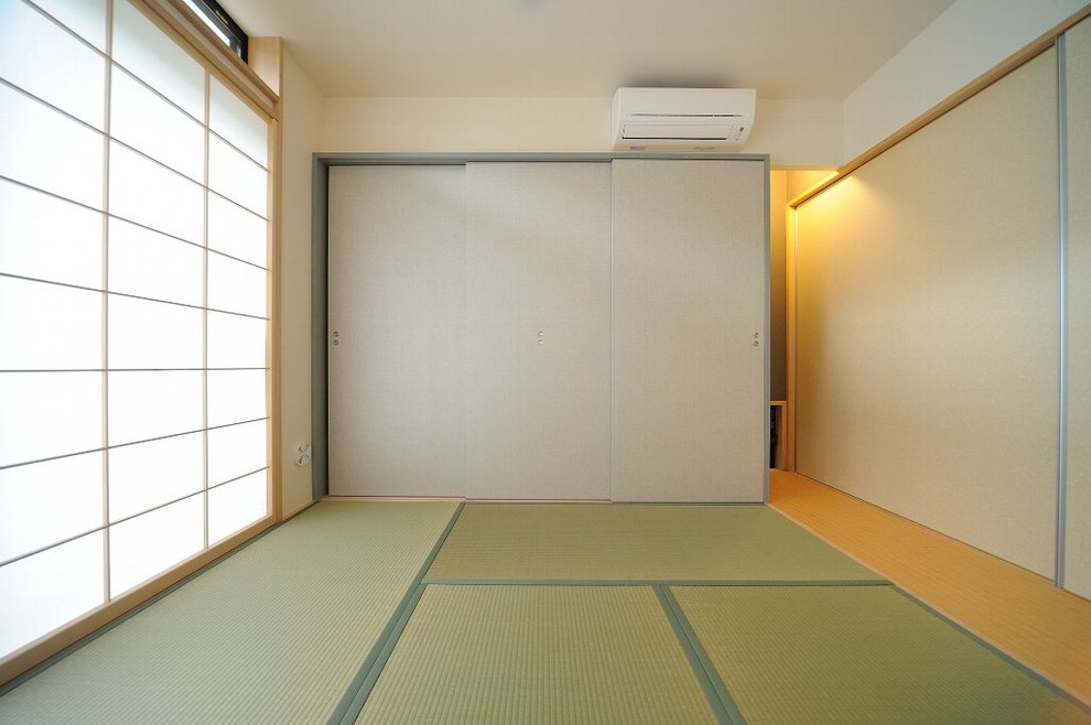 横浜にある和風のおしゃれなファミリールームの写真