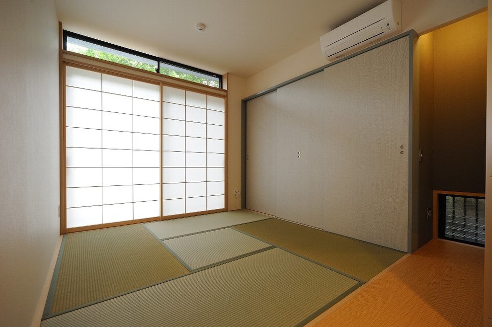 横浜にある和風のおしゃれなファミリールームの写真