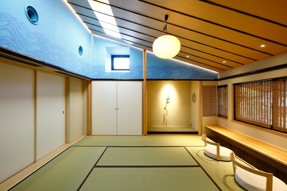 Inspiration for a zen tatami floor and green floor family room remodel in Other with multicolored walls