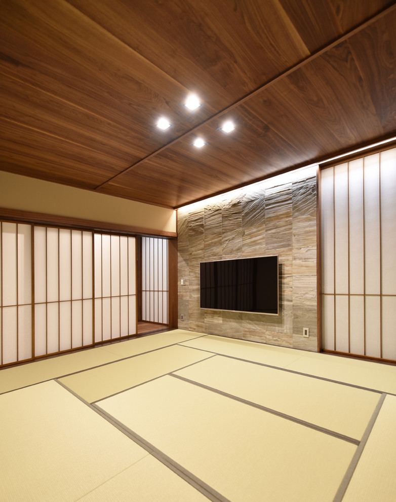 Family room - zen tatami floor and green floor family room idea