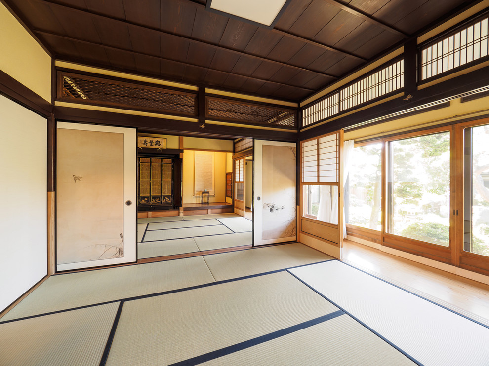 World-inspired games room in Other with white walls, tatami flooring and green floors.