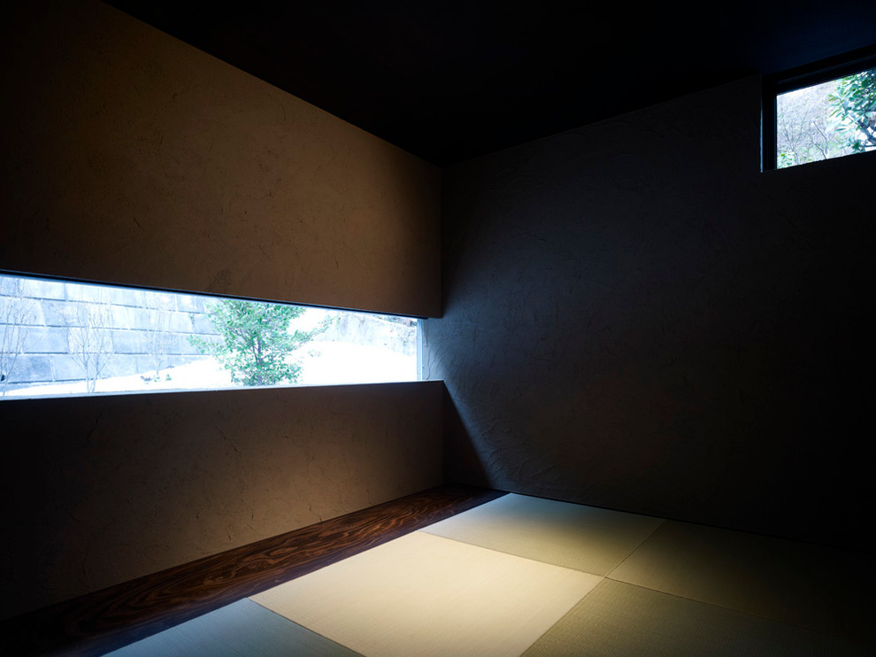 Idéer för att renovera ett mellanstort orientaliskt avskilt allrum, med beige väggar och tatamigolv