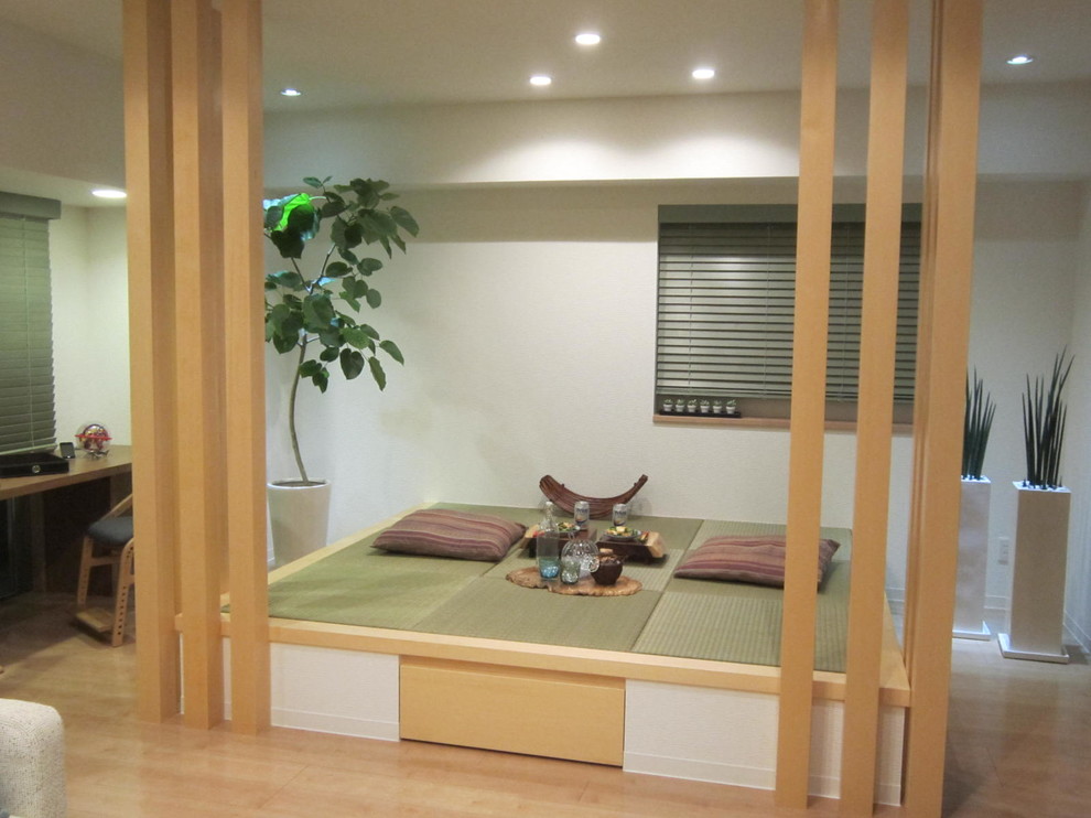 Example of a zen open concept tatami floor family room design in Other with beige walls