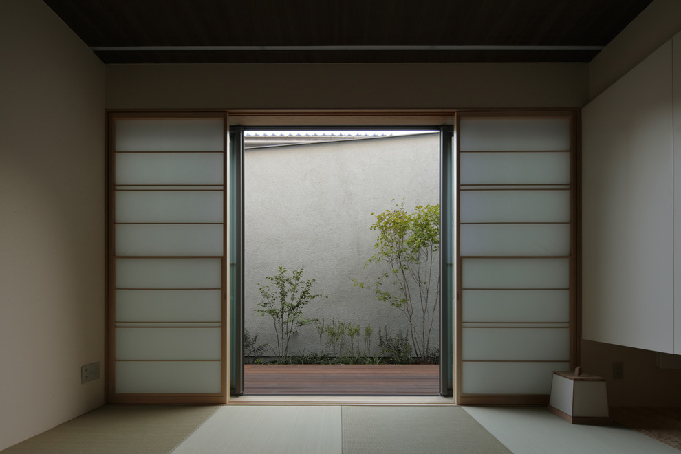 東京都下にある和風のおしゃれなファミリールームの写真