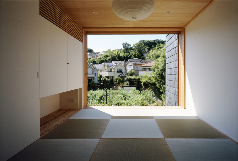 Diseño de sala de estar cerrada de estilo zen pequeña sin chimenea y televisor con paredes blancas