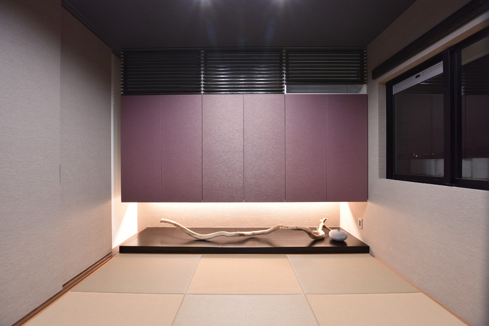 Bild på ett funkis allrum, med grå väggar, tatamigolv och grönt golv