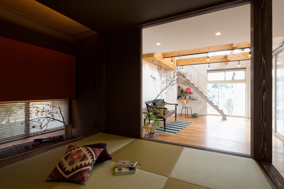 Immagine di un soggiorno con pavimento in tatami