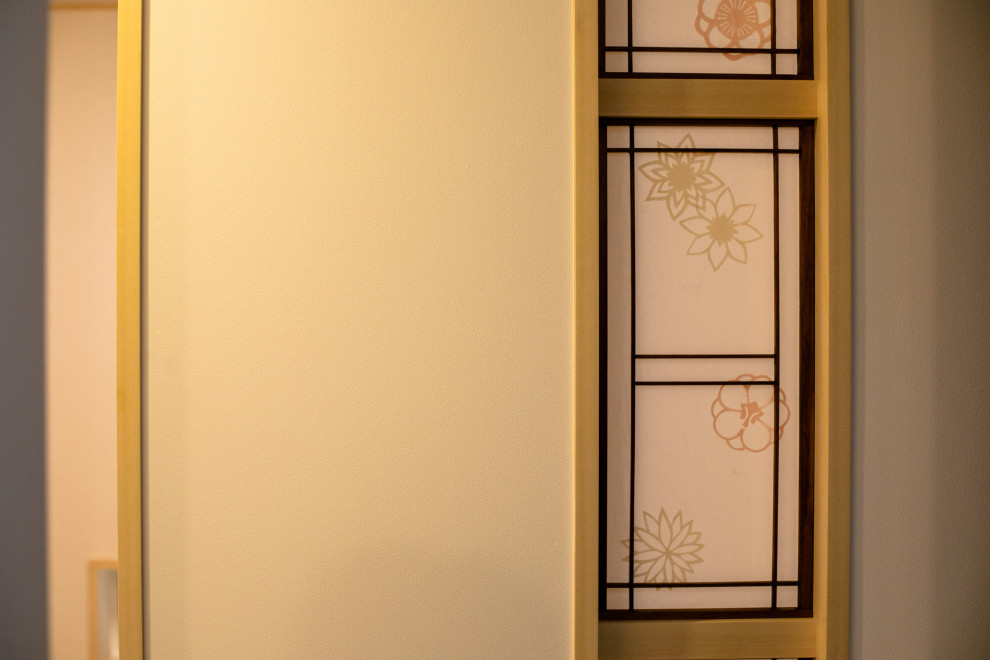 Inspiration pour une salle de séjour design de taille moyenne avec un mur beige et un sol de tatami.