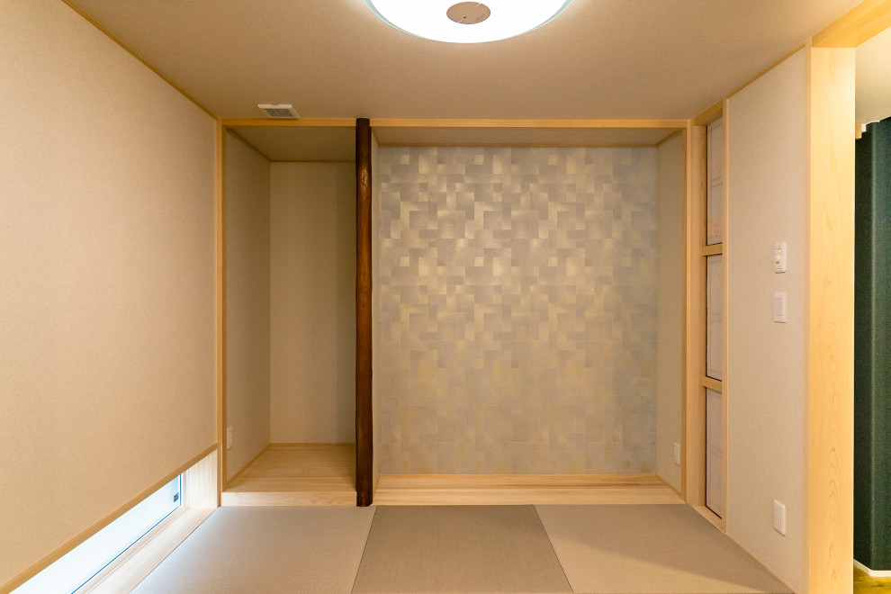 Exempel på ett mellanstort modernt allrum med öppen planlösning, med beige väggar och tatamigolv