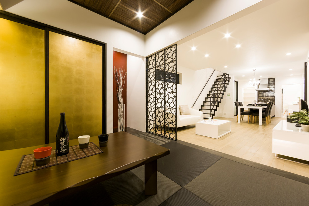 Ispirazione per un soggiorno moderno chiuso con pareti bianche, pavimento in tatami e pavimento grigio