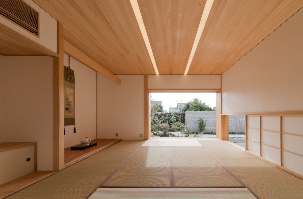 Inspiration for an asian family room remodel in Nagoya