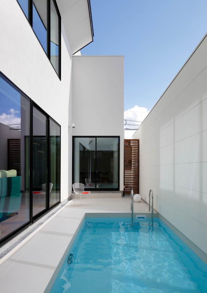 Идея дизайна: прямоугольный бассейн в стиле модернизм