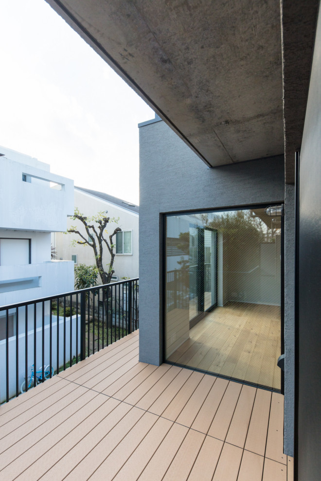 Design ideas for a world-inspired balcony in Tokyo.