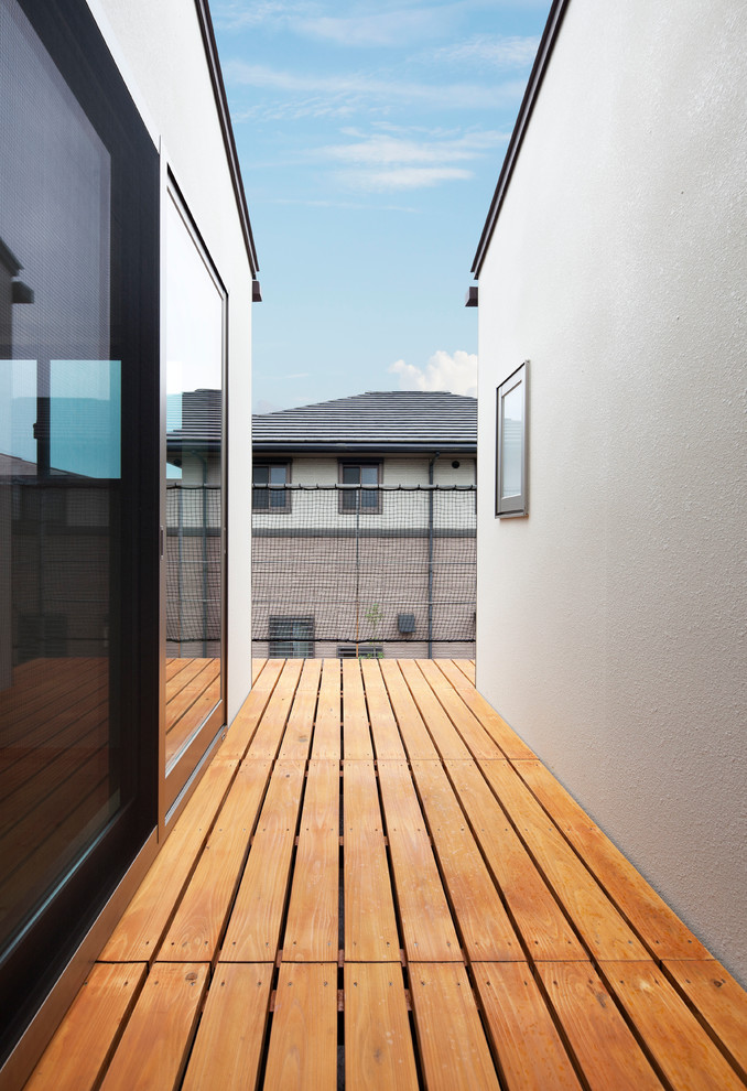 Cette image montre un balcon minimaliste.