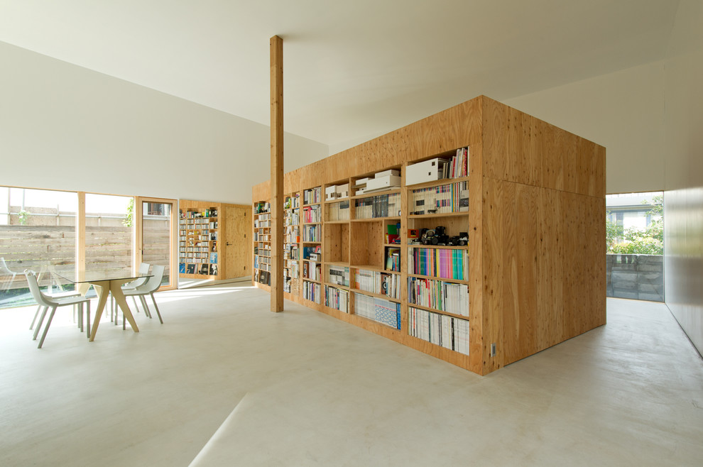 Inspiration för ett minimalistiskt hemmabibliotek, med vita väggar