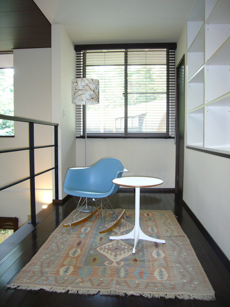 Inspiration for a midcentury home office in Tokyo.