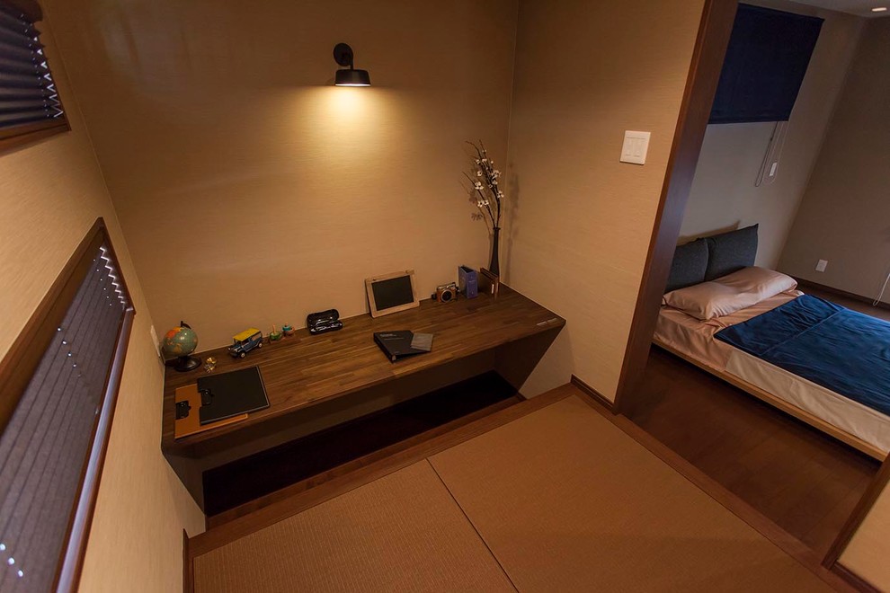 Réalisation d'un bureau asiatique avec un sol de tatami.