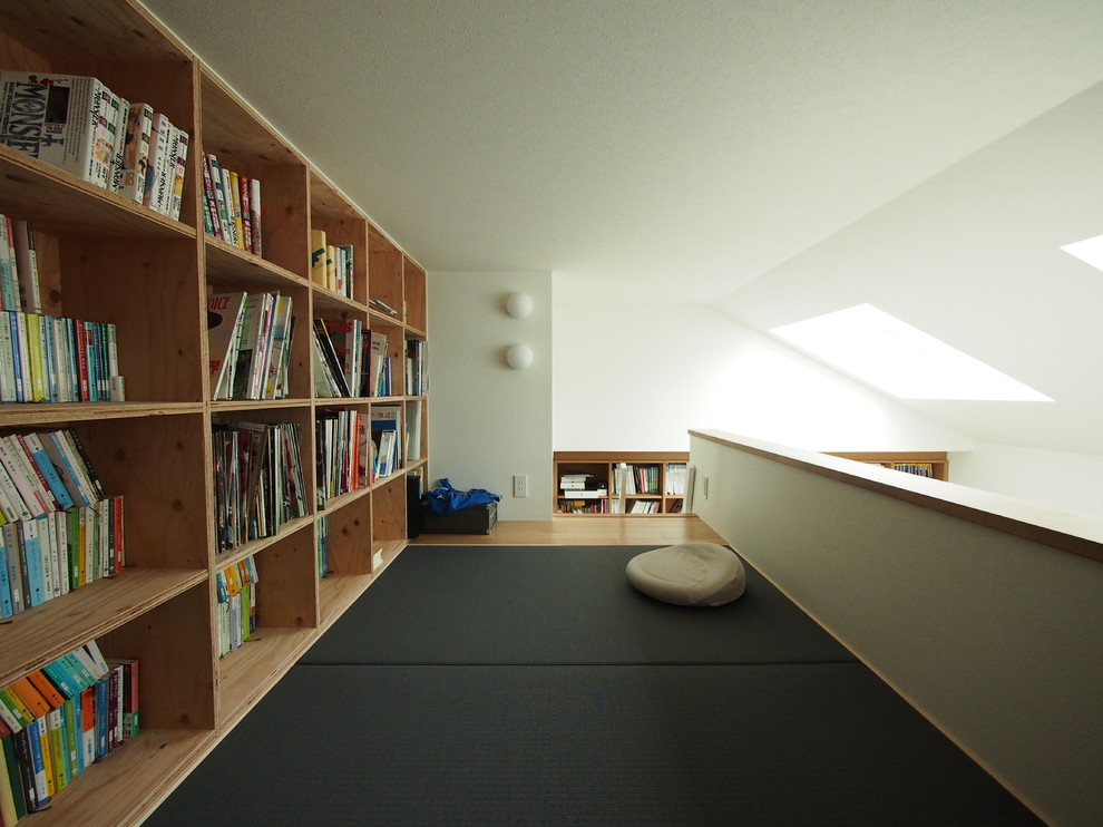 Example of a minimalist home office design in Kobe