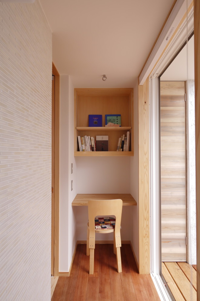 Свежая идея для дизайна: маленький кабинет в восточном стиле для на участке и в саду - отличное фото интерьера