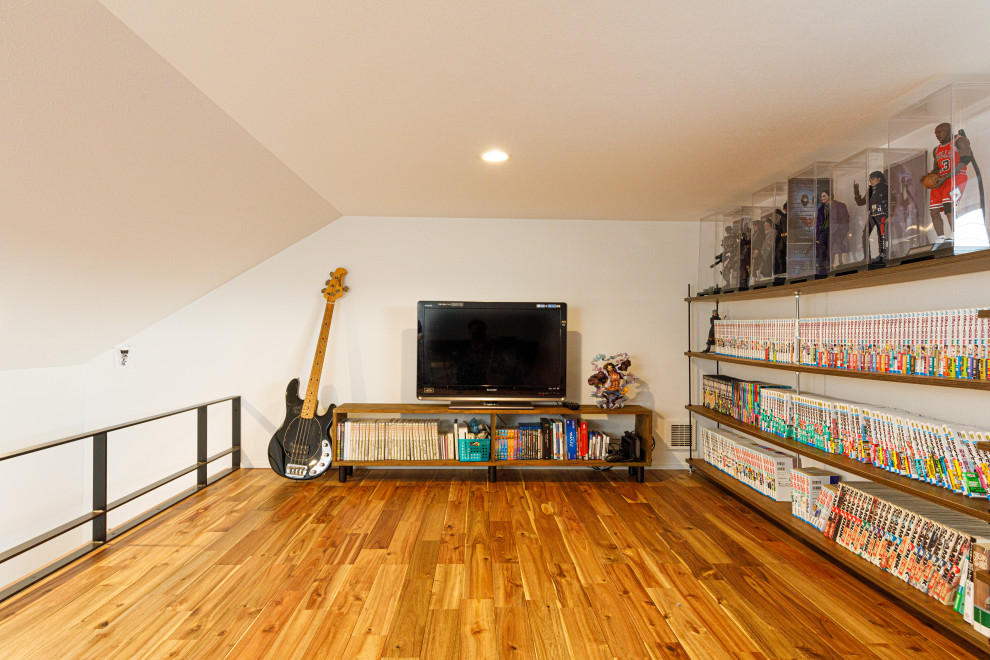 Mid-sized minimalist medium tone wood floor and brown floor home studio photo in Tokyo with white walls