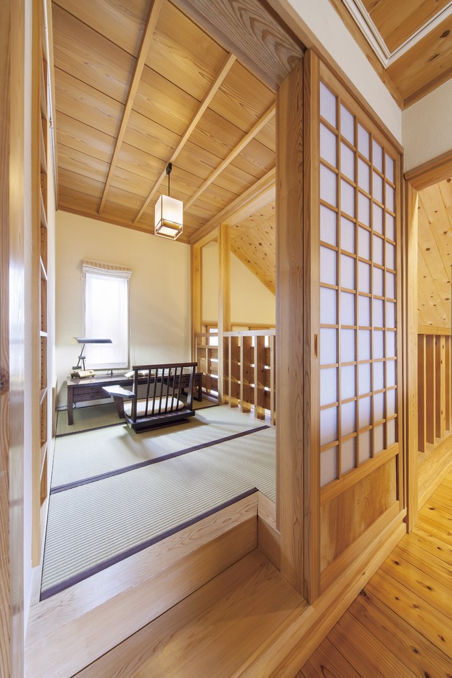 Ispirazione per uno studio etnico con pavimento in tatami