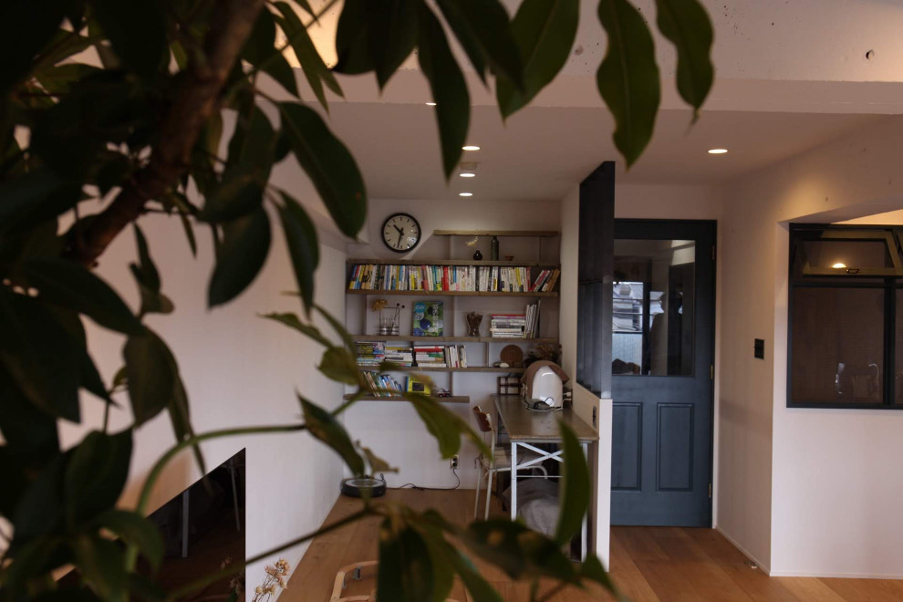 名古屋にある地中海スタイルのおしゃれなホームオフィス・書斎の写真