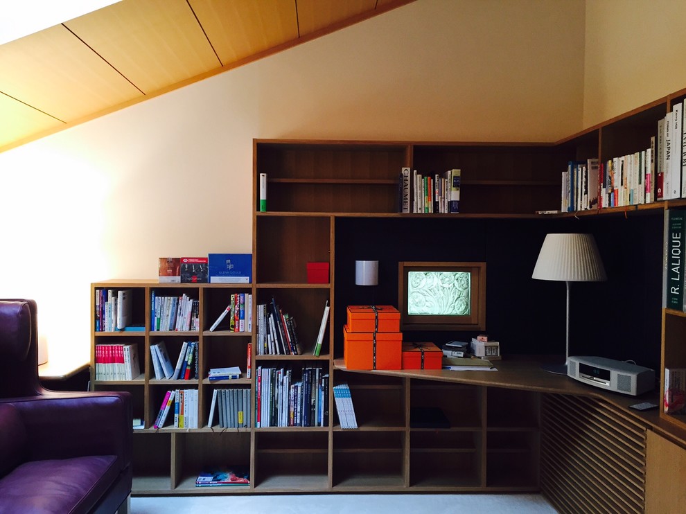 This is an example of a modern home office in Yokohama with a reading nook, white walls, carpet, no fireplace, a built-in desk and white floors.