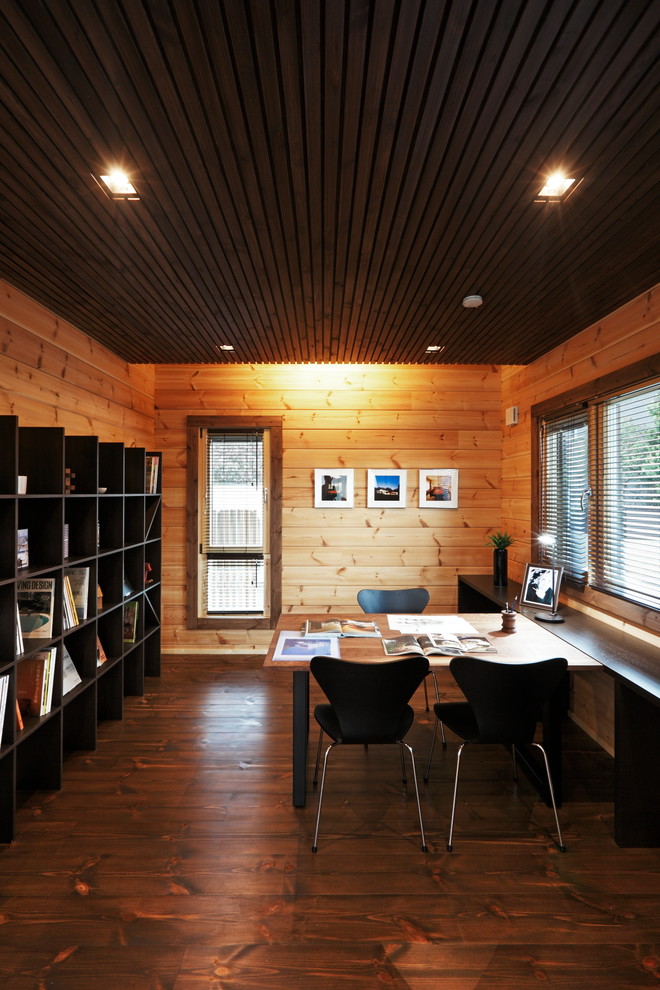 This is an example of a scandinavian home office in Tokyo.