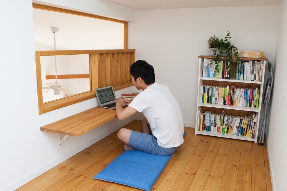 Home office - scandinavian home office idea in Kyoto