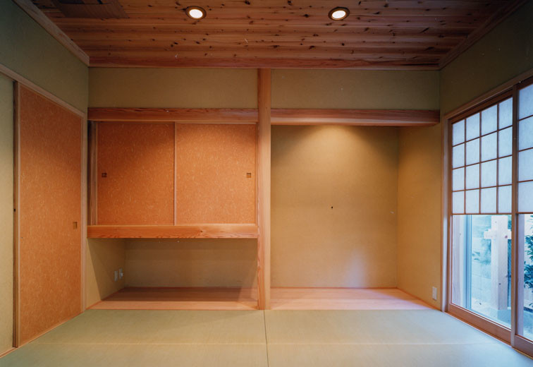 大阪にある和風のおしゃれなホームオフィス・書斎 (ベージュの壁、畳、暖炉なし) の写真