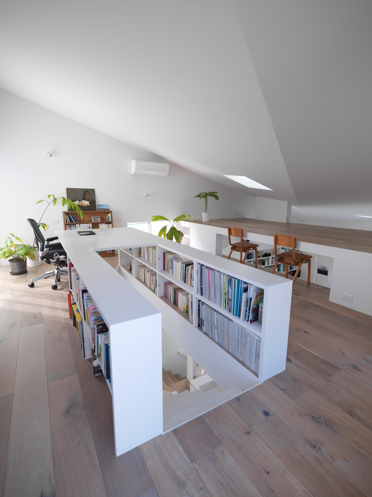 京都にあるコンテンポラリースタイルのおしゃれなホームオフィス・書斎の写真