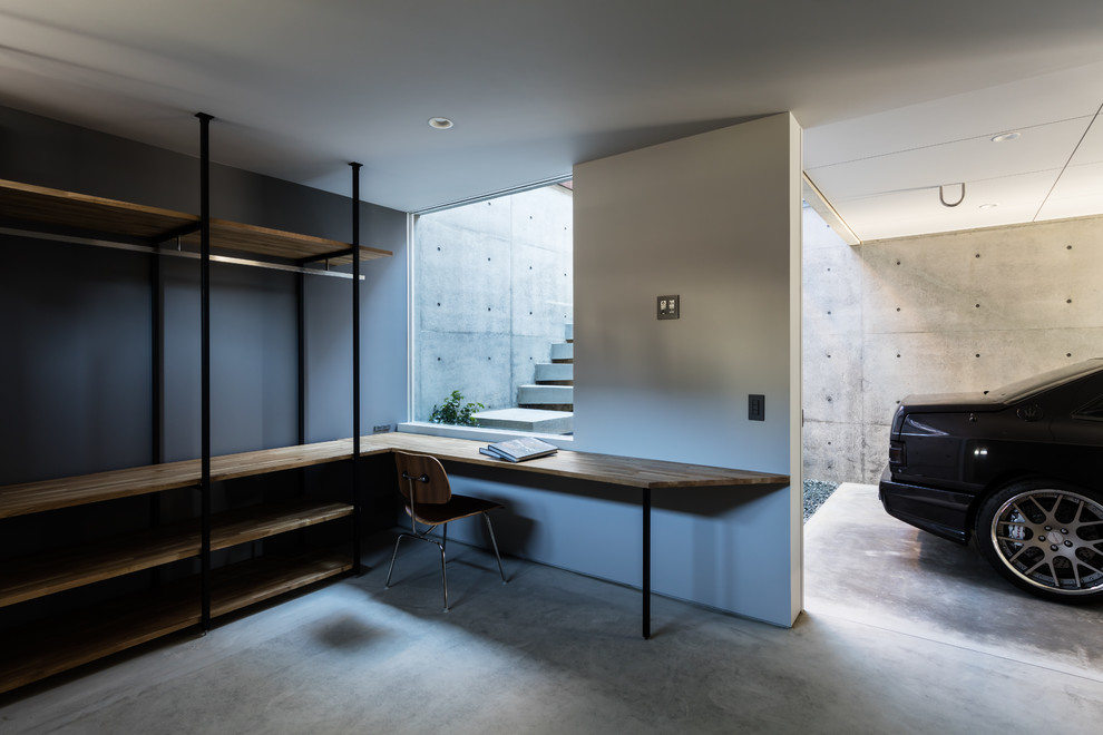 Свежая идея для дизайна: большая домашняя мастерская в стиле лофт с серыми стенами, бетонным полом и серым полом без камина - отличное фото интерьера