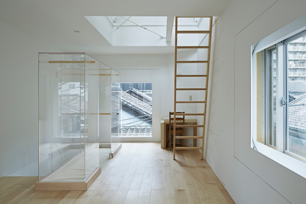 Contemporary home office in Tokyo.
