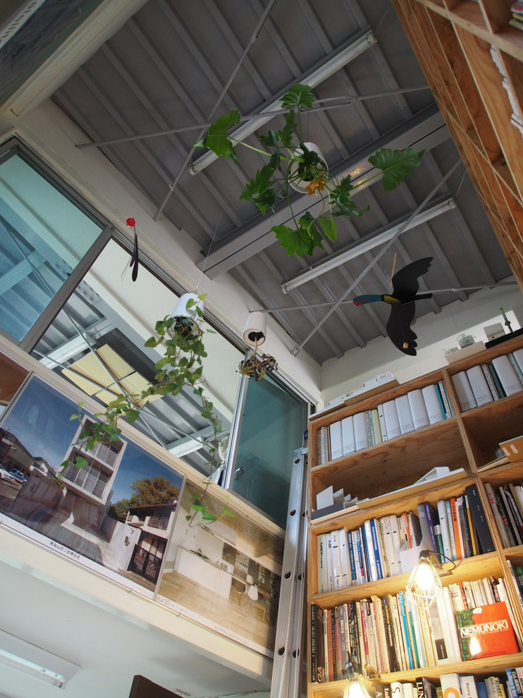 東京23区にあるエクレクティックスタイルのおしゃれなホームオフィス・書斎の写真