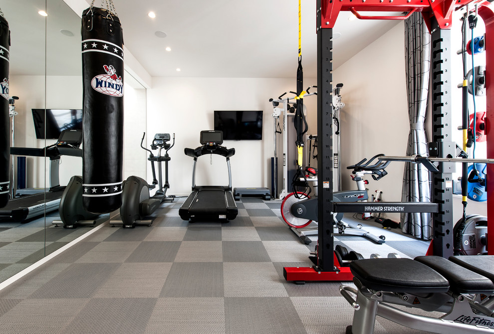 Inspiration for a modern home gym remodel in Tokyo
