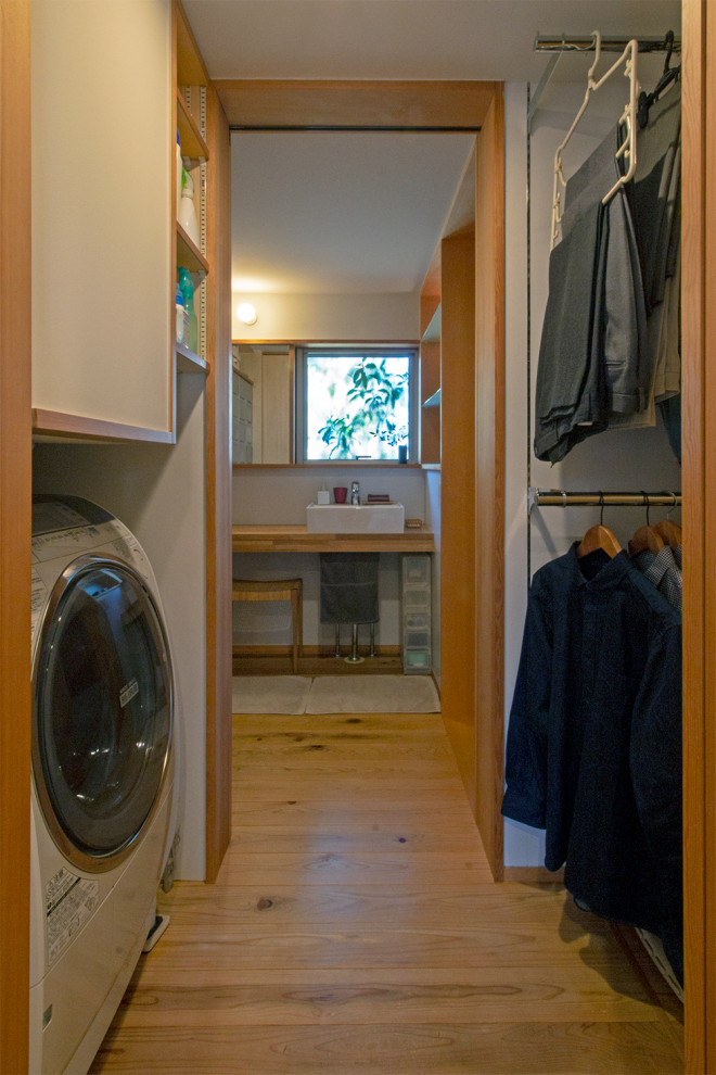 Foto de lavadero moderno pequeño