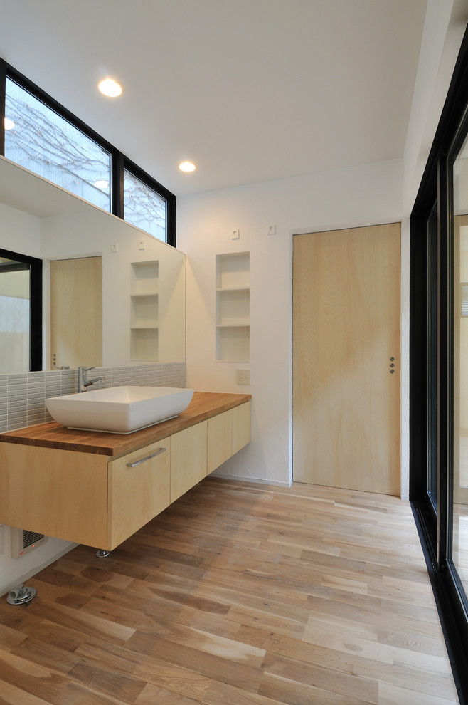 Inspiration for a zen laundry room remodel in Tokyo